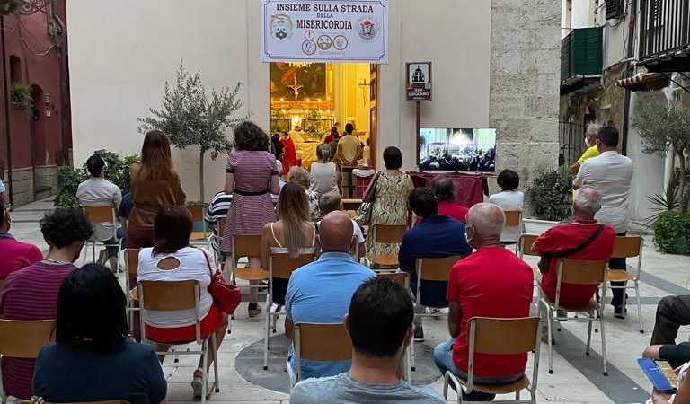 Licata, l’Ordine dei carmelitani dona reliquia di S. Angelo alla Confraternita della Misericordia