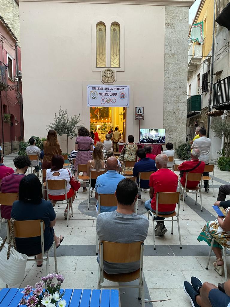 Licata, l’Ordine dei carmelitani dona reliquia di S. Angelo alla Confraternita della Misericordia