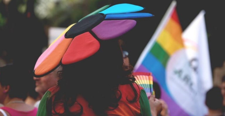 Siracusa, Floridia e Priolo si tingono di arcobaleno contro le “gender-fobie”