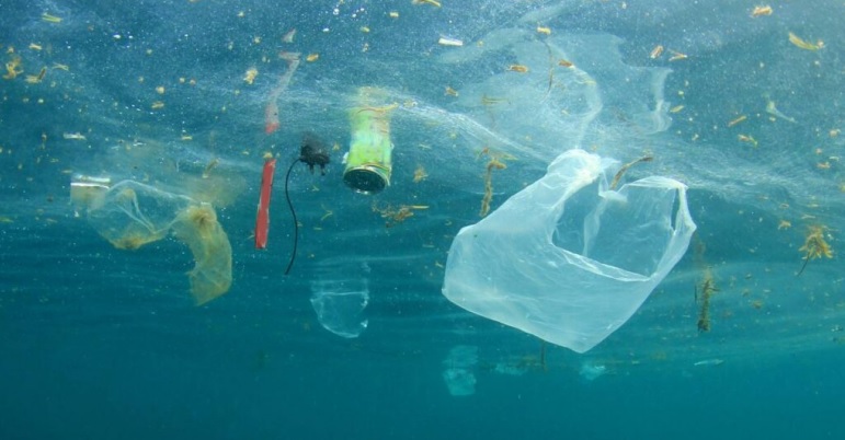 Spiaggia Serra: 500kg di plastica nelle reti di 80 volontari