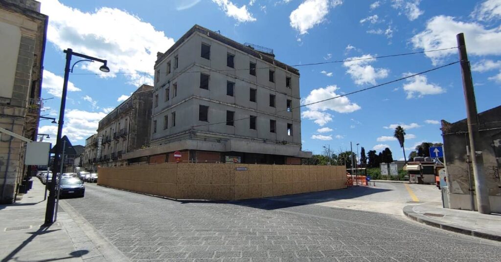 Al via i lavori dell’ex albergo scuola di via Umberto 200-206