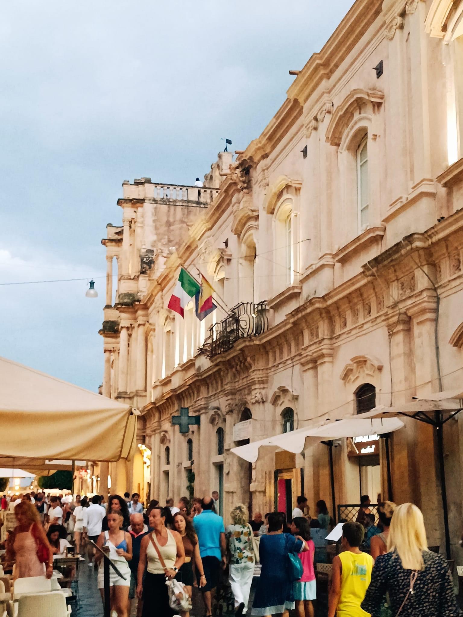 Noto presa d’assalto dai vip e dai turisti: regina del turismo siciliano.