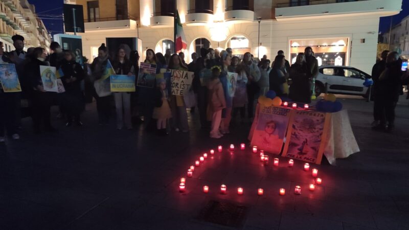 Fiaccolata a Siracusa per l’Ucraina, presenti i sindaci Italia e Giansiracusa