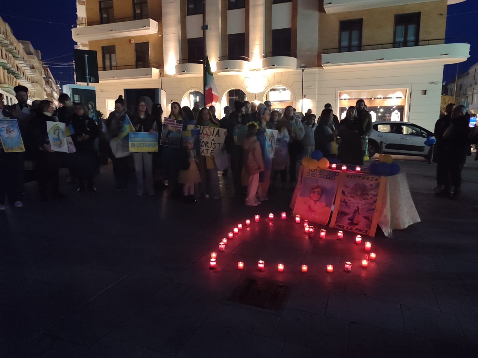 Fiaccolata a Siracusa per l’Ucraina, presenti i sindaci Italia e Giansiracusa