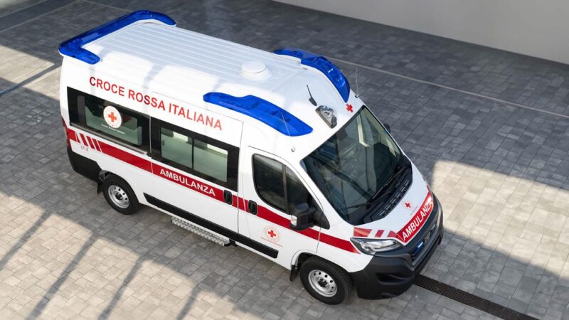 Cade dal tetto di un magazzino: 70enne ricoverato d’urgenza in ospedale