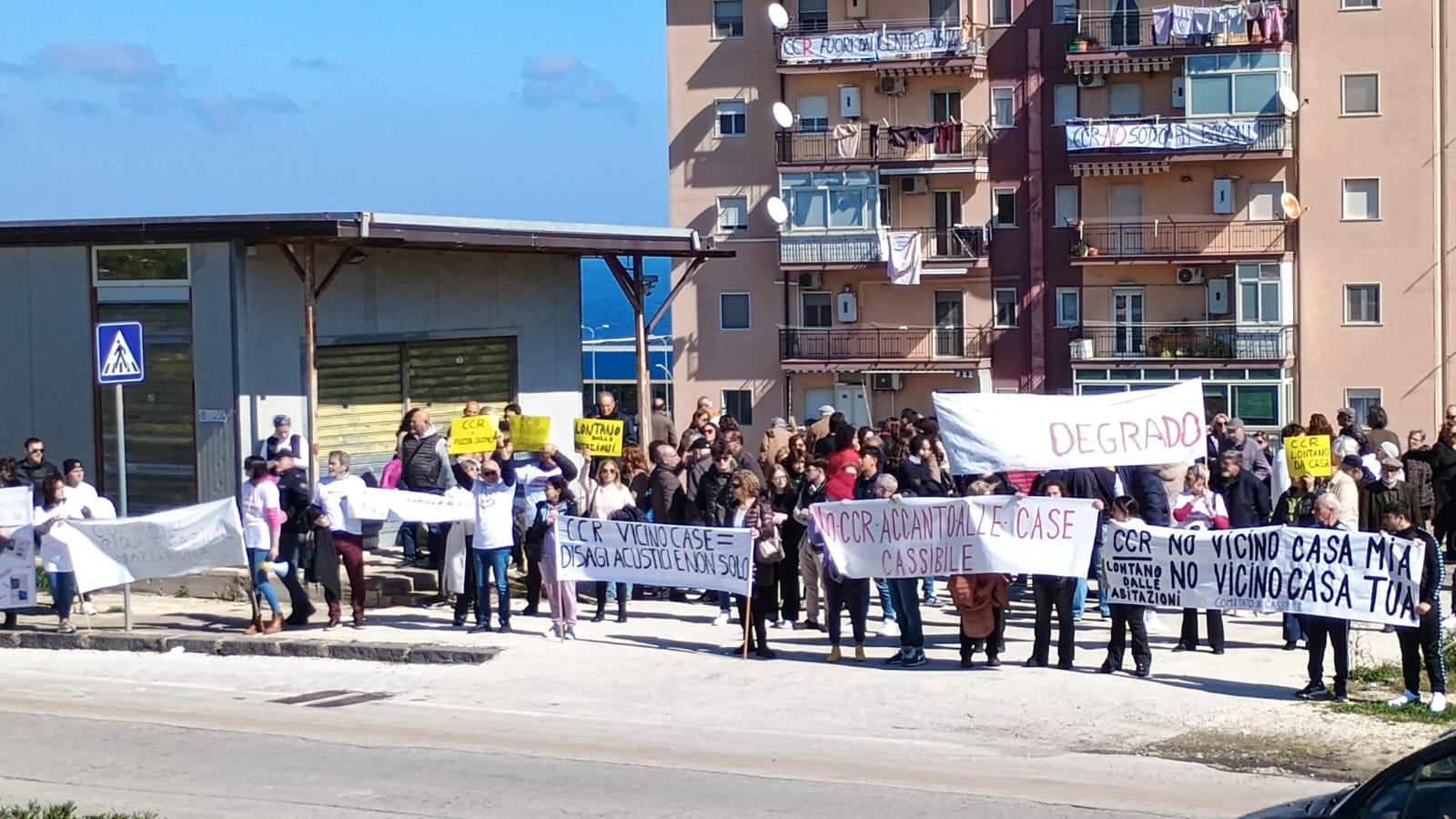 “Non siamo la pattumiera della città e non siamo disposti ad aggiungere degrado a quello già esistente, ospitando il Ccr tra i nostri condomini”.