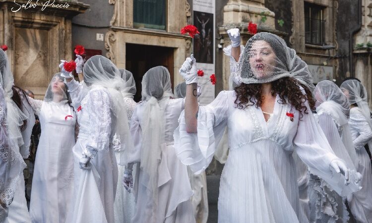 Le ‘Ntuppatedde di Sant’Agata: ombre velate, cuori ribelli