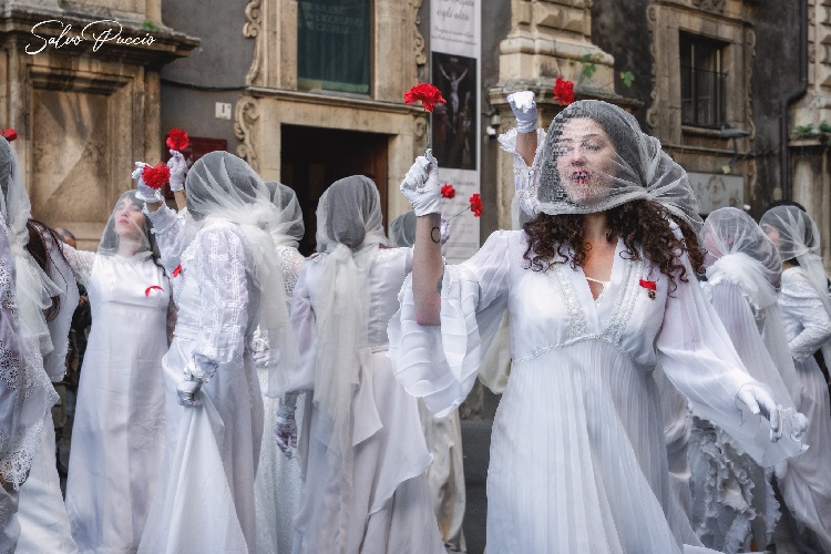 Le ‘Ntuppatedde di Sant’Agata: ombre velate, cuori ribelli