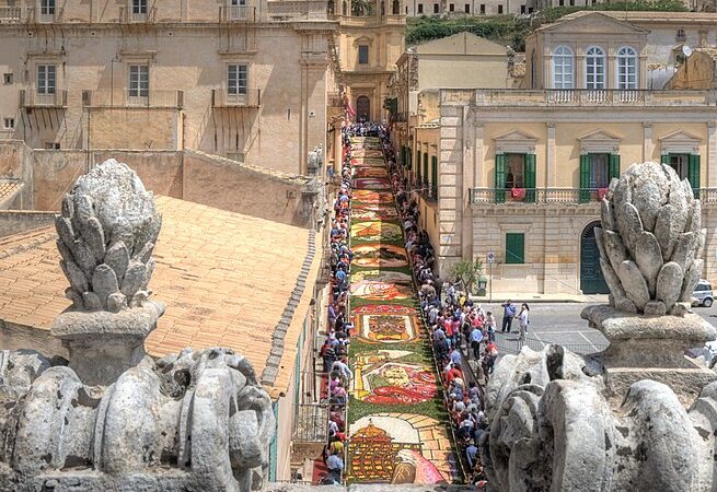 L’Infiorata 2025 a Noto. Stabilito il ticket d’ingresso: 5 euro